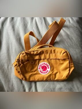 Fjallraven Kånken Mini Hip Pack — Mustard